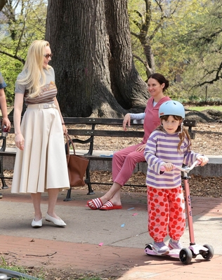 Click to view full size image
==============
lindsaylohanphotos_countmylies_set_april14_283129.jpg lindsaylohanphotos_countmylies_set_april14_283129.jpg