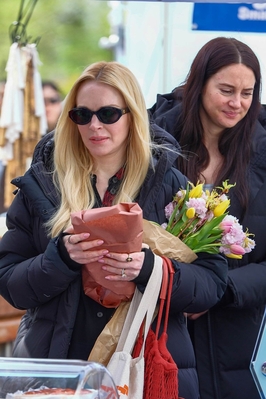 Click to view full size image
==============
lindsaylohanphotos_countmylies_set_april20_281229.jpg lindsaylohanphotos_countmylies_set_april20_281229.jpg
