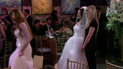 Click to view full size image
==============
S03E21_2_Broke_Girls_1080p_LLP_002789.jpg S03E21_2_Broke_Girls_1080p_LLP_002789.jpg