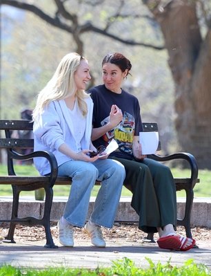 Click to view full size image
==============
lindsaylohanphotos_countmylies_set_april14_284429.jpg lindsaylohanphotos_countmylies_set_april14_284429.jpg