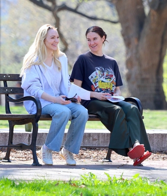 Click to view full size image
==============
lindsaylohanphotos_countmylies_set_april14_284729.jpg lindsaylohanphotos_countmylies_set_april14_284729.jpg