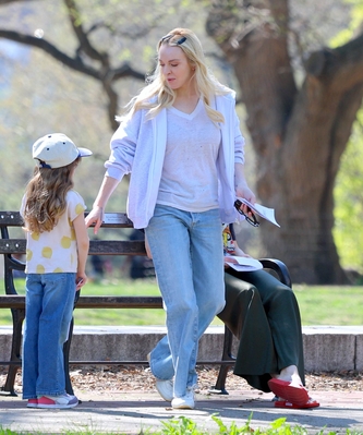 Click to view full size image
==============
lindsaylohanphotos_countmylies_set_april14_287729.jpg lindsaylohanphotos_countmylies_set_april14_287729.jpg