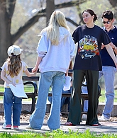 lindsaylohanphotos_countmylies_set_april14_287329.jpg